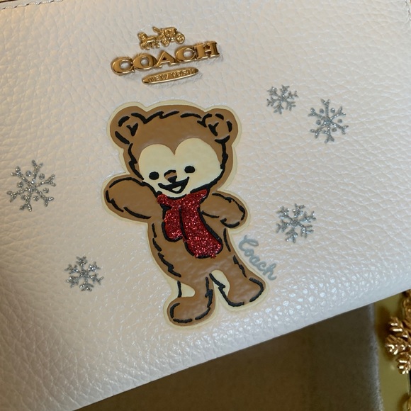 Authentic COACH Pebbled leather ๐๐งธ top zip wristlet with 2 charms in Gift box - Picture 4 of 11